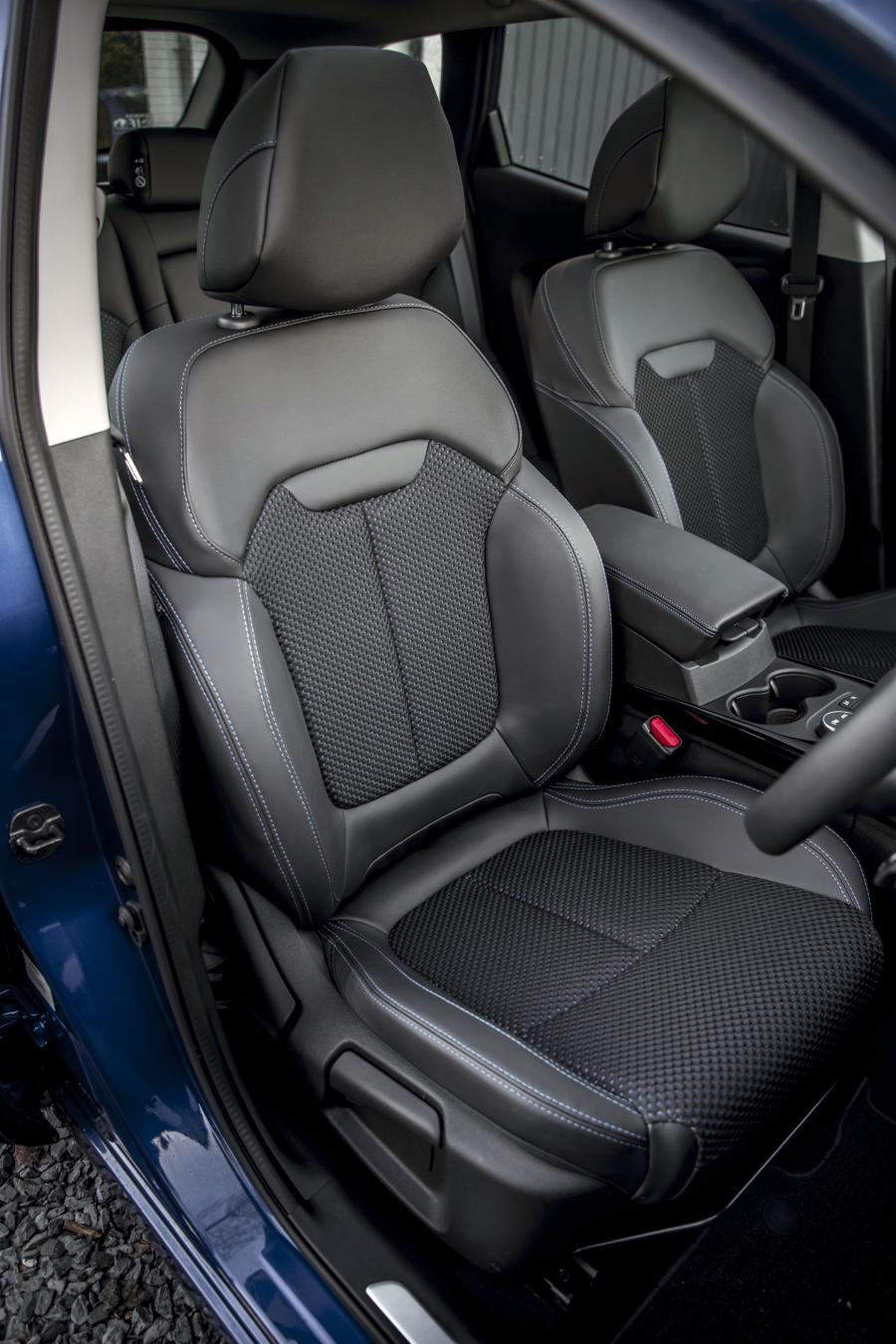 Интерьер Renault Kadjar 2019 года  (UK) (фото 26 из 40)